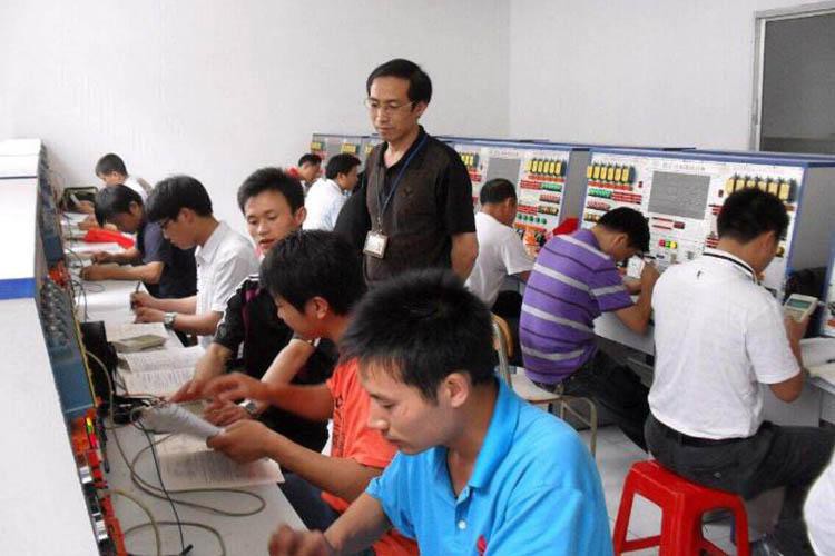 電工班現(xiàn)場教學(xué)